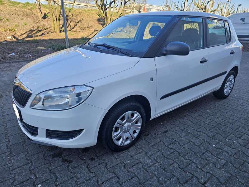 Candyweiss Gebraucht 2014 Skoda Fabia Cool Edition Kleinwagen | 4.999 € (Fairer Preis) - Bild 1/4