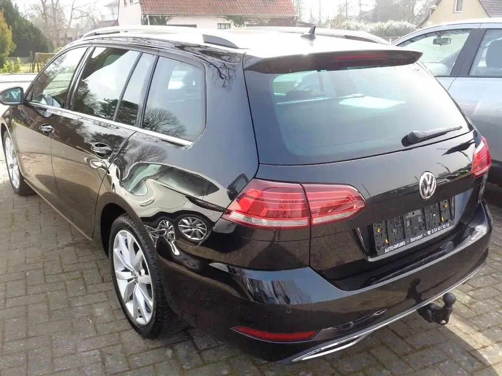Gebraucht VW Golf VII Highline 150 PS (110 kW) 2020 Schwarz Kombi