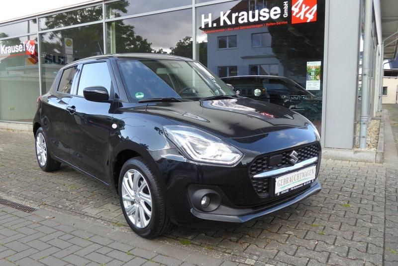 Schwarz Gebraucht 2023 Suzuki Swift Comfort Kleinwagen | 14.490 € (Fairer Preis) - Bild 1/4