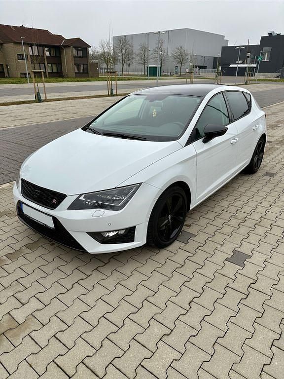 Weiß Gebraucht 2016 Seat Leon FR Limousine | 14.000 € (Etwas zu teuer) - Bild 1/4