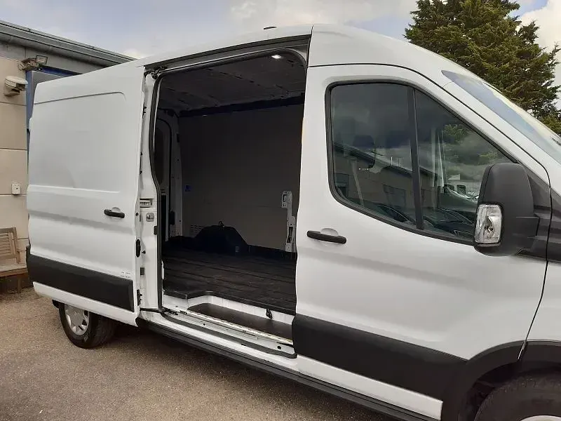 Gebraucht Ford Transit 131 PS (96 kW) 2022 Weiß Van