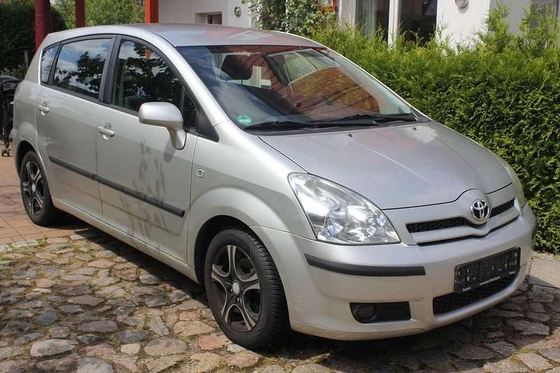 Silber Gebraucht 2006 Toyota Corolla Verso Luna Van / Kleinbus | 4.600 € (Fairer Preis) - Bild 1/4
