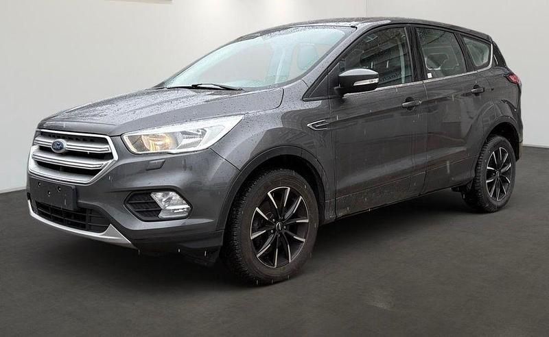 Gebraucht Ford Kuga Trend 150 PS (110 kW) 2019 Grau SUV