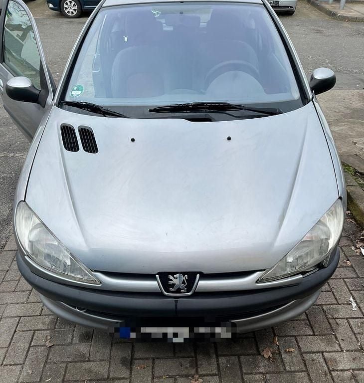 Gebraucht Peugeot 206 60 PS (44 kW) 2001 Silber Limousine