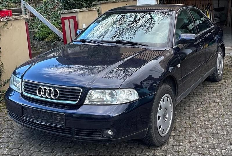 Second-hand Audi A4 164 CP (120 kW) 2000 Albastru Berlinǎ