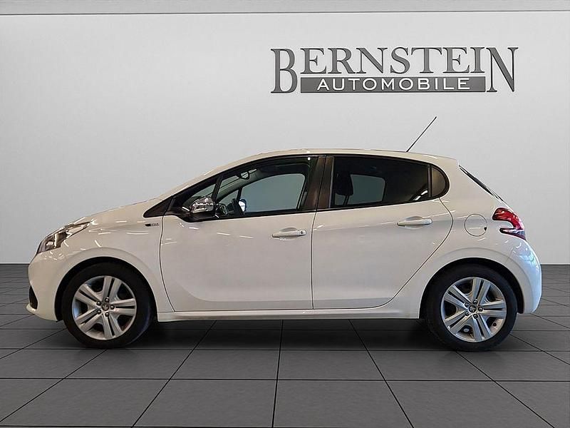 Gebraucht Peugeot 208 Style 82 PS (60 kW) 2016 Weiß Kleinwagen
