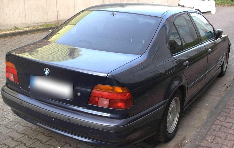 Gebraucht BMW 528 193 PS (141 kW) 1997 Blau Limousine