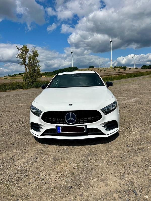 Gebraucht Mercedes A180 116 PS (85 kW) 2019 Weiß Kleinwagen