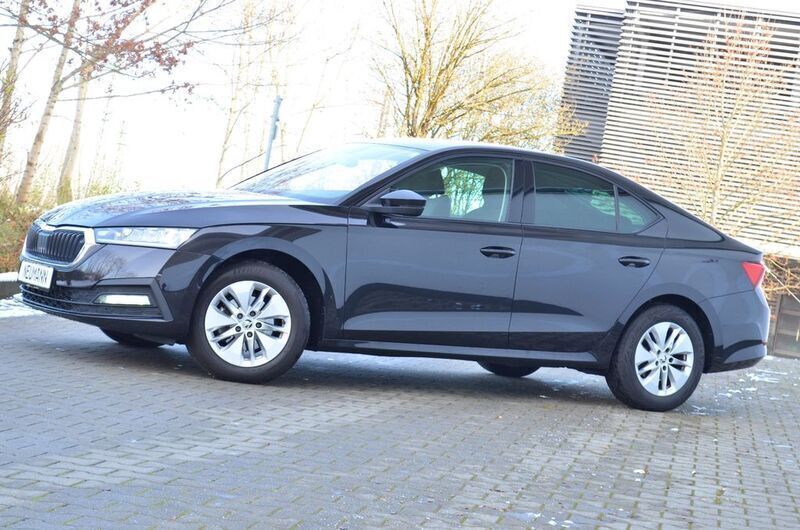 Schwarz Gebraucht 2021 Skoda Octavia Ambition Limousine | 19.580 € (Guter Preis) - Bild 1/4