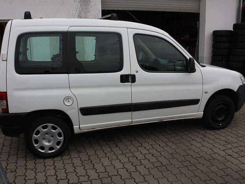Gebraucht Peugeot Partner 75 PS (55 kW) 2007 Weiß Van / Kleinbus