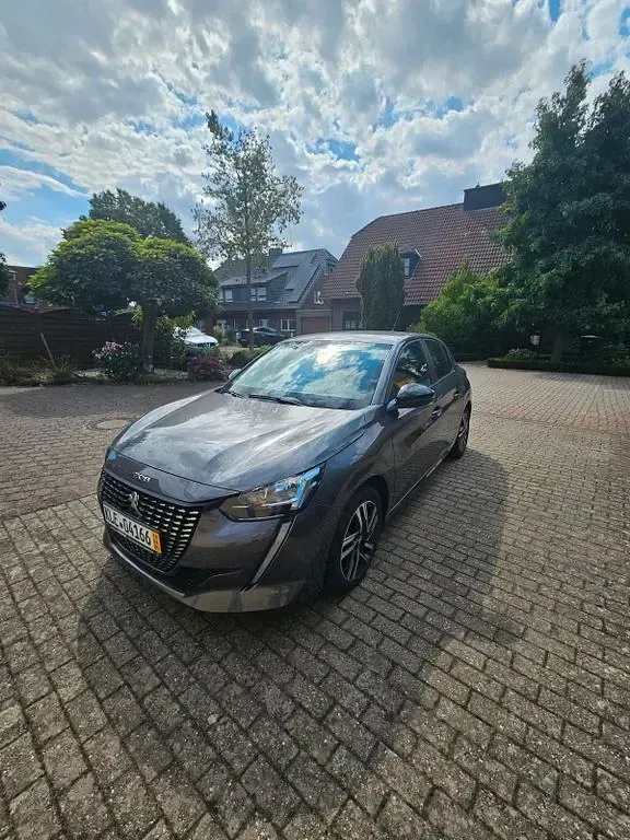 Gebraucht Peugeot 208 Active 101 PS (74 kW) 2023 Grau Kleinwagen