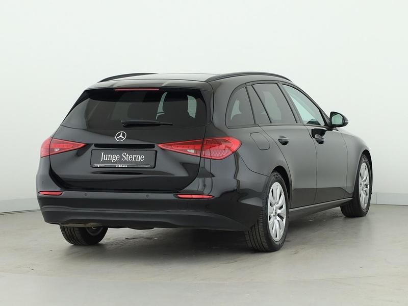 Gebraucht Mercedes C220 200 PS (147 kW) 2023 Metalliclack obsidianschwarz Kombi