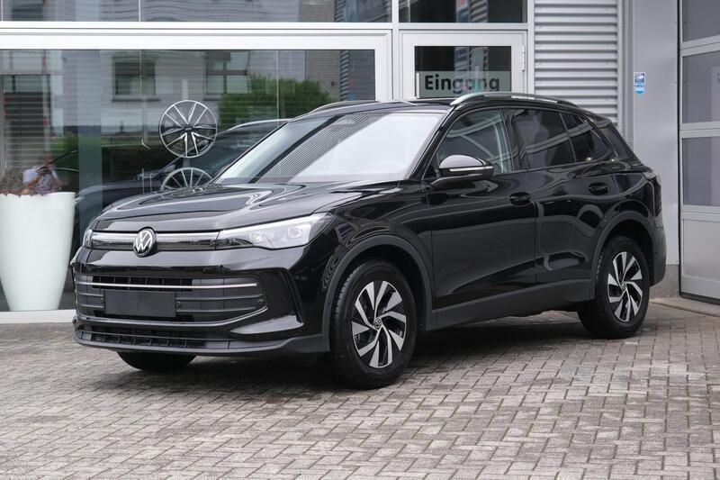 Grenadillschwarz metallic Neu 2025 VW Tiguan Comfortline SUV | 44.189 € (Fairer Preis) - Bild 1/4