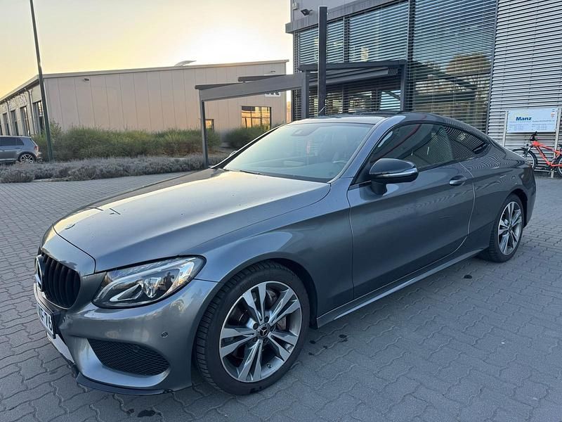 Grau Gebraucht 2017 Mercedes C250 AMG line Coupé | 25.500 € (Fairer Preis) - Bild 1/4