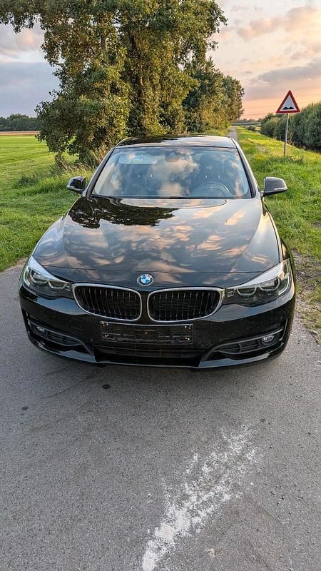 Schwarz Gebraucht 2019 BMW 318 Gran Turismo Limousine | 18.999 € (Fairer Preis) - Bild 1/4