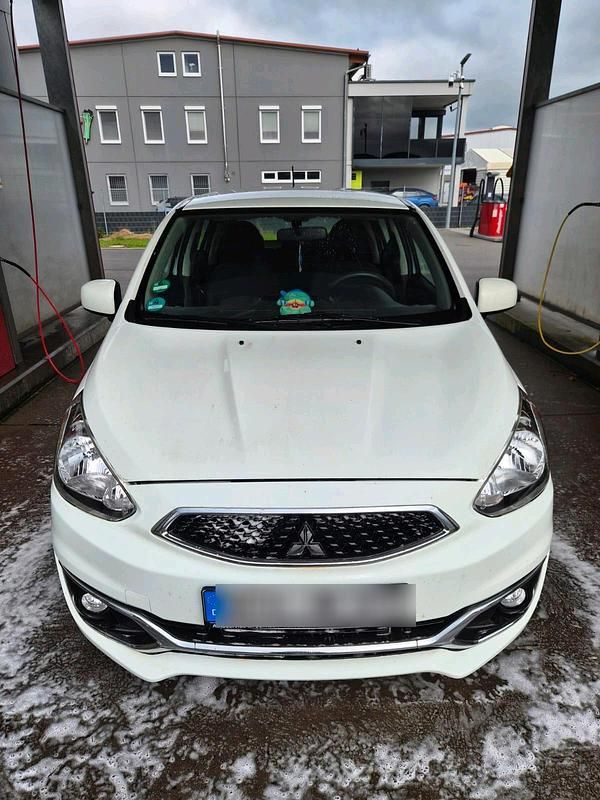 Weiß Gebraucht 2016 Mitsubishi Space Star Limousine | 2.900 € (Guter Preis) - Bild 1/4