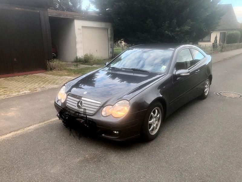 Grau Gebraucht 2007 Mercedes C180 Coupé | 3.490 € (Fairer Preis) - Bild 1/4