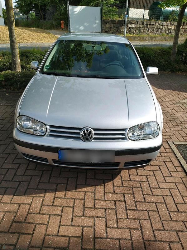 Silber Gebraucht 2003 VW Golf IV Kleinwagen | 2.111 € (Etwas zu teuer) - Bild 1/4