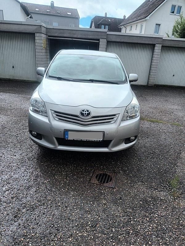 Grau Gebraucht 2012 Toyota Verso Van / Kleinbus | 6.000 € (Guter Preis) - Bild 1/4