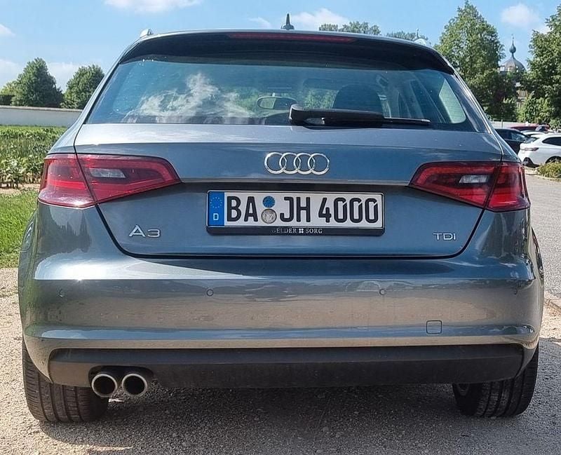 Grau Gebraucht 2013 Audi A3 Sportback Ambition Limousine | 8.500 € (Guter Preis) - Bild 1/4