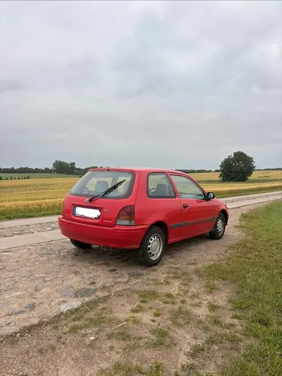 Gebraucht Toyota Starlet 75 PS (55 kW) 1998 Rot Kleinwagen