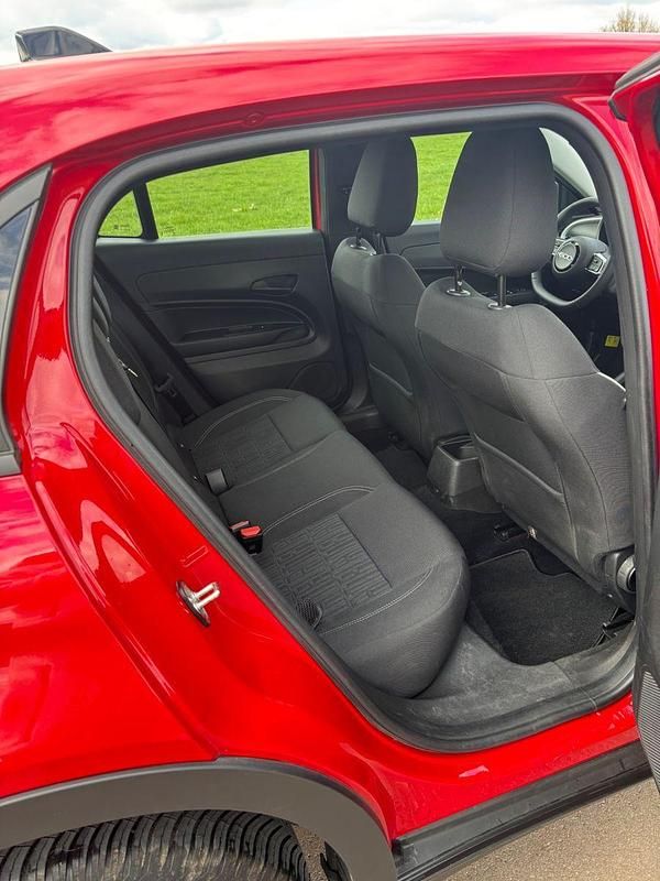 Gebraucht Fiat 600 101 PS (74 kW) 2024 Rot SUV