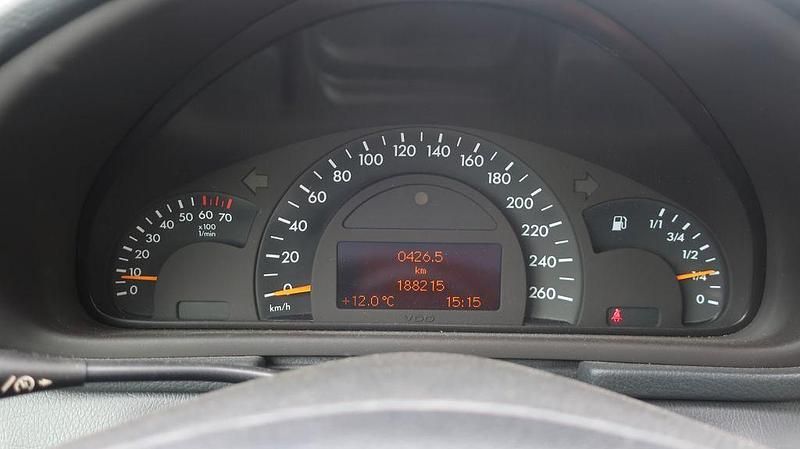 Gebraucht Mercedes C180 143 PS (105 kW) 2003 Silber Limousine