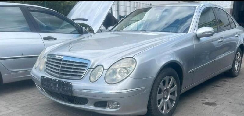 Silber Gebraucht 2003 Mercedes E220 Limousine | 3.000 € (Guter Preis) - Bild 1/4