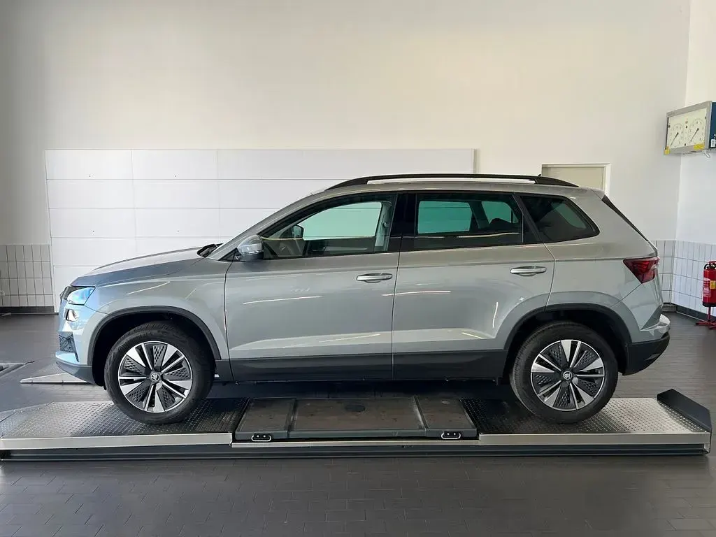 Neu Skoda Karoq 150 PS (110 kW) 2026 Silber SUV