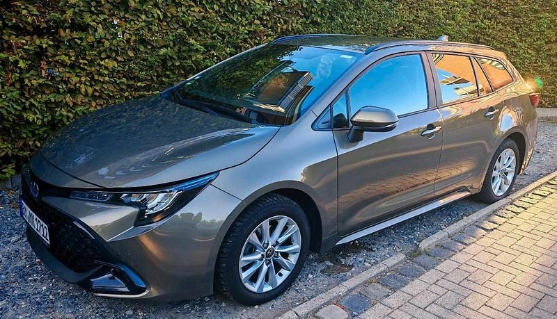 Andere farben Gebraucht 2023 Toyota Corolla Kombi | 23.500 € (Guter Preis) - Bild 1/4