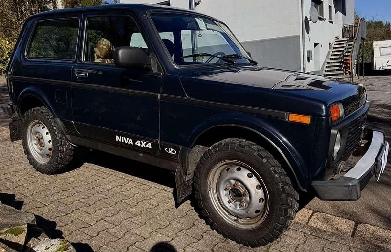Gebraucht Lada niva 82 PS (60 kW) 2015 Grün SUV