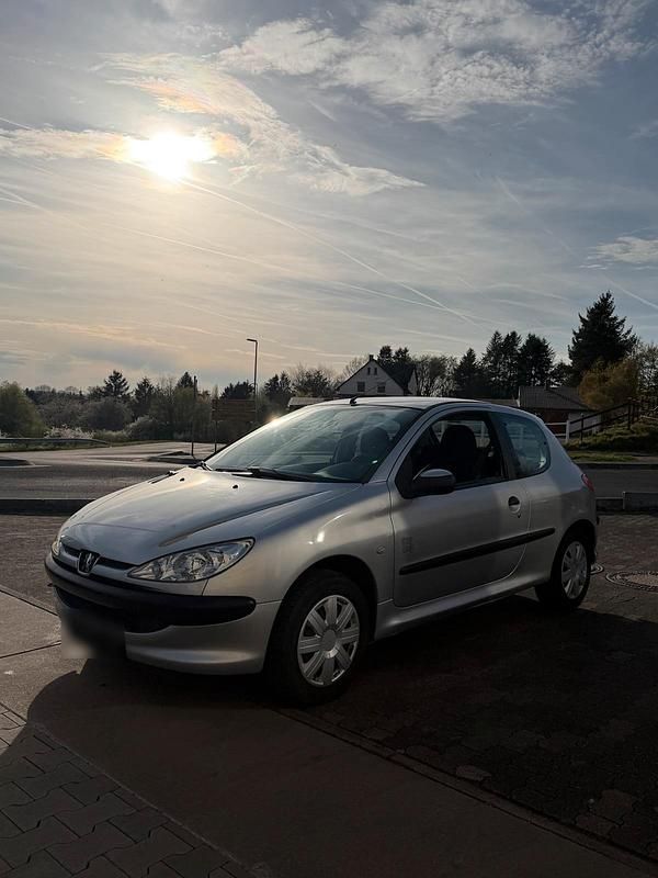 Gebraucht Peugeot 206 60 PS (44 kW) 2004 Silber Kleinwagen