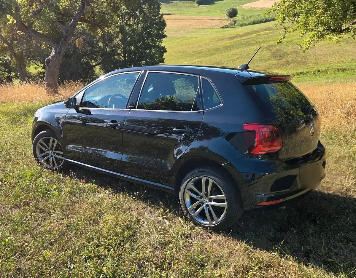 Gebraucht VW Polo Allstar 90 PS (66 kW) 2016 Schwarz Limousine