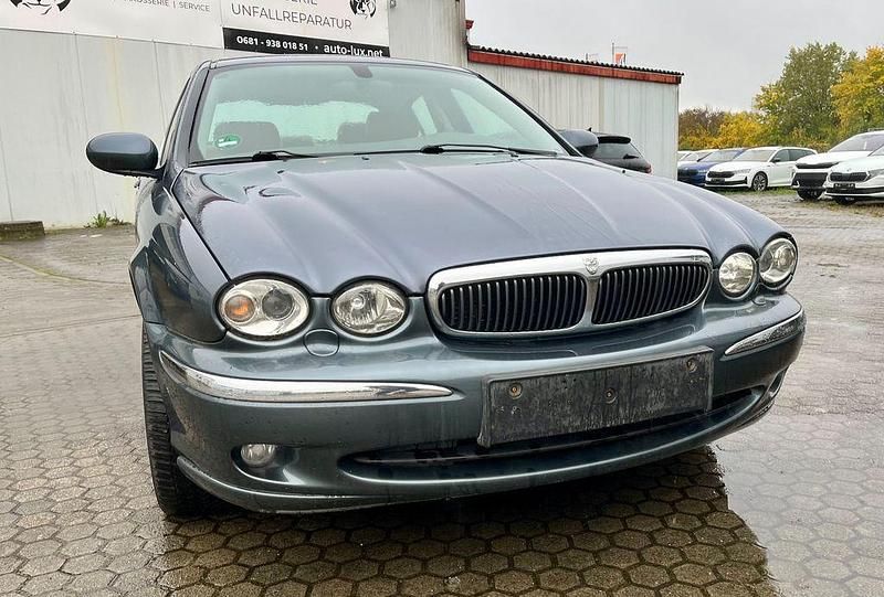 Grau Gebraucht 2002 Jaguar X-type Limousine | 4.400 € (Fairer Preis) - Bild 1/4