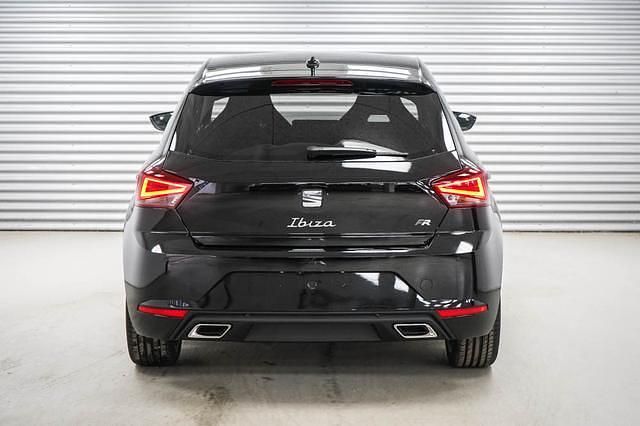 Midnightblack metallic (0e) midnightblack metallic (0e) Neu 2025 Seat Ibiza FR Limousine | 24.839 € (Fairer Preis) - Bild 1/4