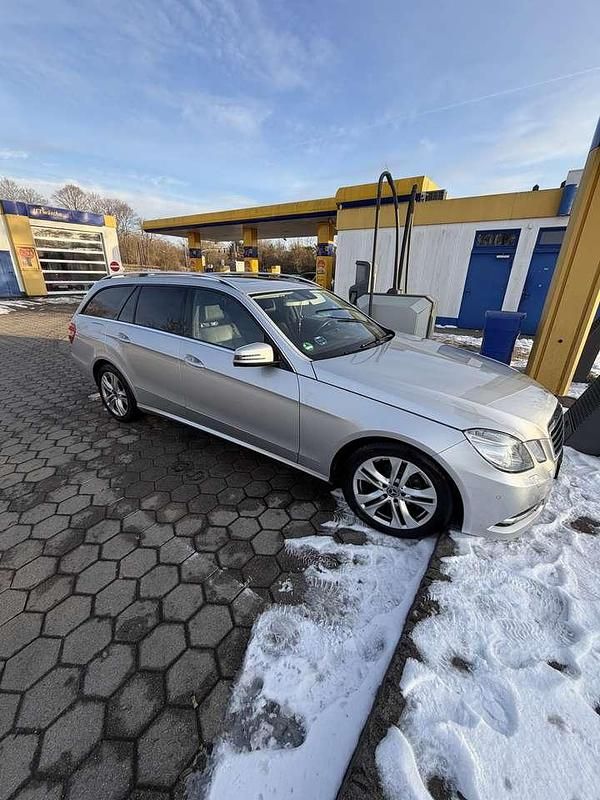 Gebraucht Mercedes E200 Avantgarde 184 PS (135 kW) 2012 Silber Kombi