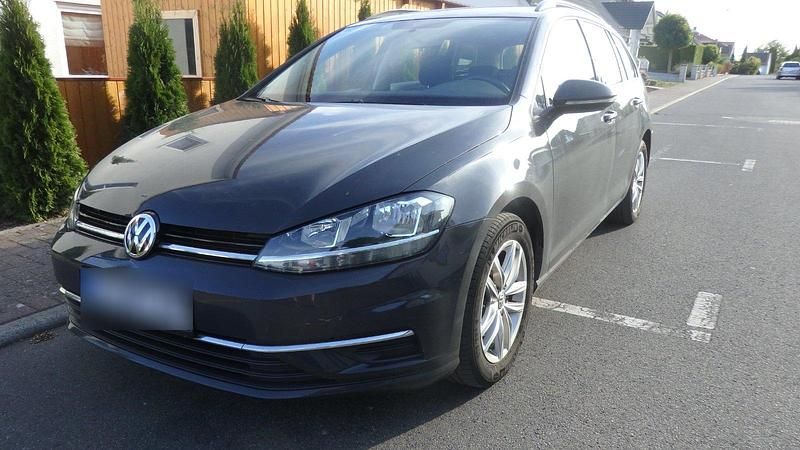 Grau Gebraucht 2018 VW Golf VII Kombi | 8.395 € (Superpreis) - Bild 1/4