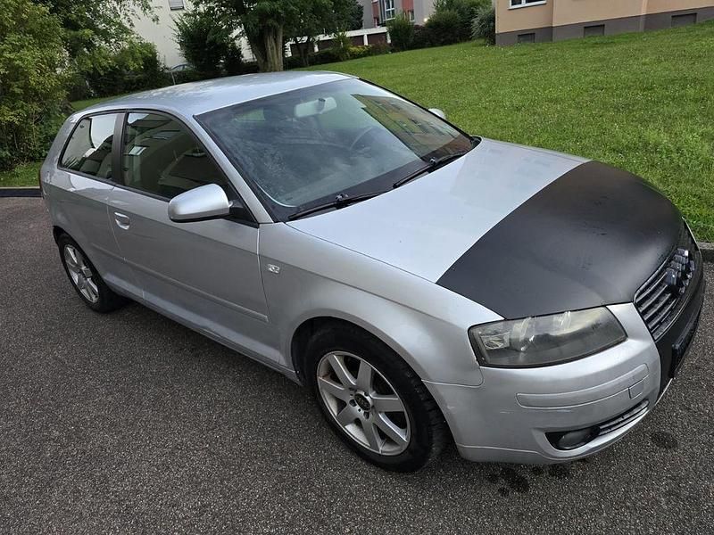 Grau Gebraucht 2004 Audi A3 Limousine | 750 € (Superpreis) - Bild 1/4