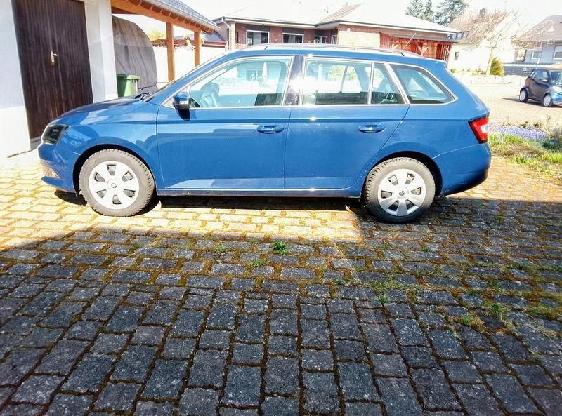 Gebraucht Skoda Fabia Ambition 95 PS (69 kW) 2018 Blau Kleinwagen