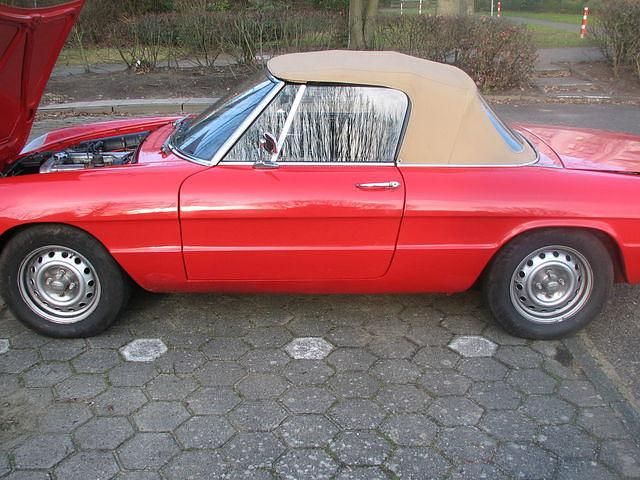 Gebraucht Alfa Romeo Spider 103 PS (75 kW) 1975 Rot Cabrio