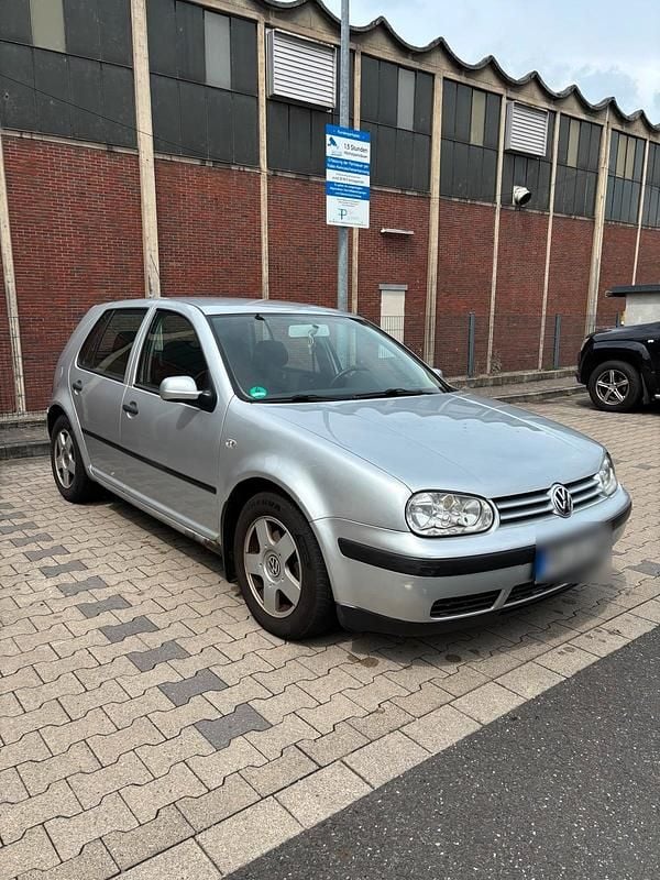 Silber Gebraucht 2002 VW Golf IV Kleinwagen | 900 € (Guter Preis) - Bild 1/4