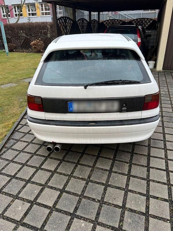 Gebraucht Opel Astra 60 PS (44 kW) 1997 Weiß Limousine