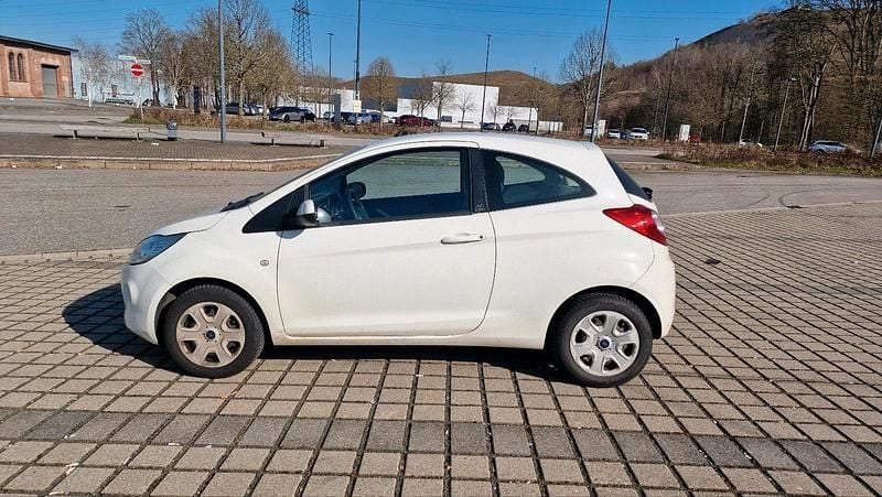 Gebraucht Ford Ka Ambiente 73 PS (53 kW) 2015 Weiß Kleinwagen