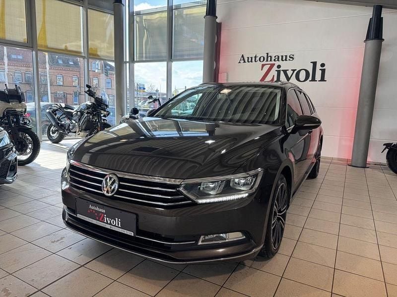 Gebraucht VW Passat Highline 150 PS (110 kW) 2015 Schwarz Kombi