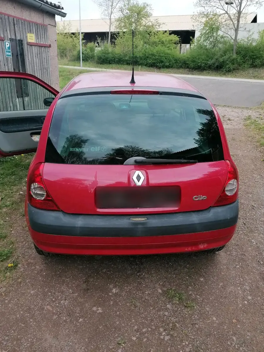 Używany Renault Clio II 2001 Czerwony Hatchback