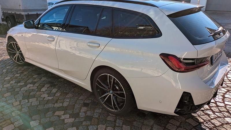 Gebraucht BMW 330 M Sport 286 PS (210 kW) 2023 Weiß Kombi
