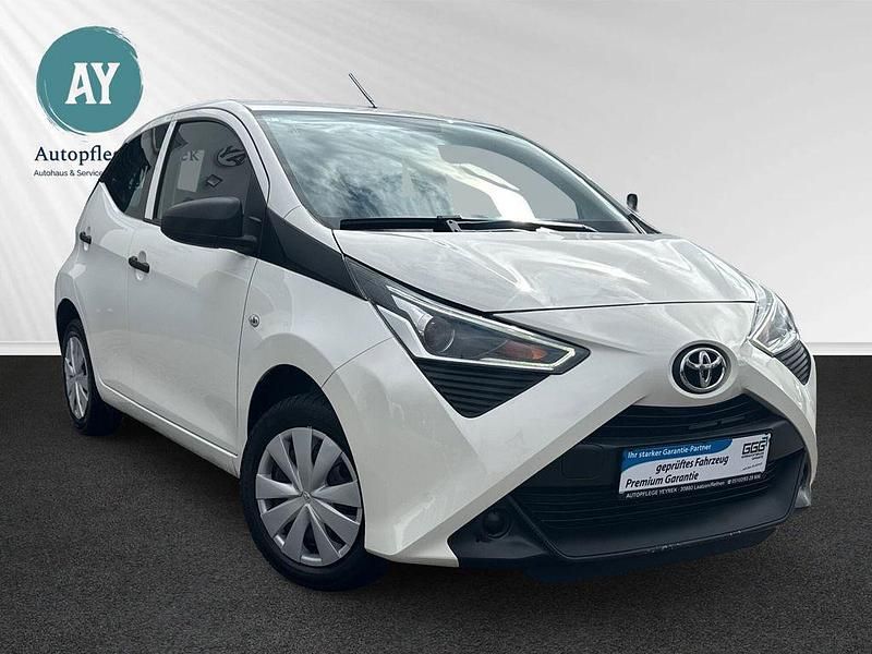 Weiß Gebraucht 2021 Toyota Aygo Kleinwagen | 7.950 € (Fairer Preis) - Bild 1/4