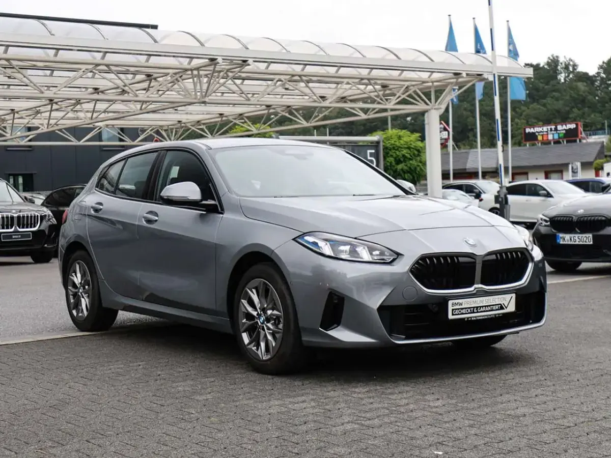 Gebraucht BMW 120 163 PS (119 kW) 2025 Grau Kleinwagen