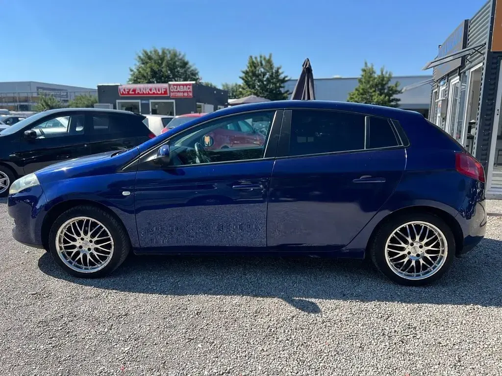 Gebraucht Fiat Bravo Dynamic 90 PS (66 kW) 2010 Blau Kleinwagen