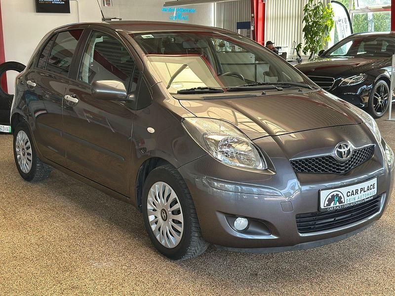 Gebraucht Toyota Yaris Edition 99 PS (72 kW) 2011 Grau Kombi